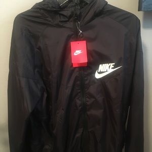 Nike Men's Medium Windbreaker Jacket.